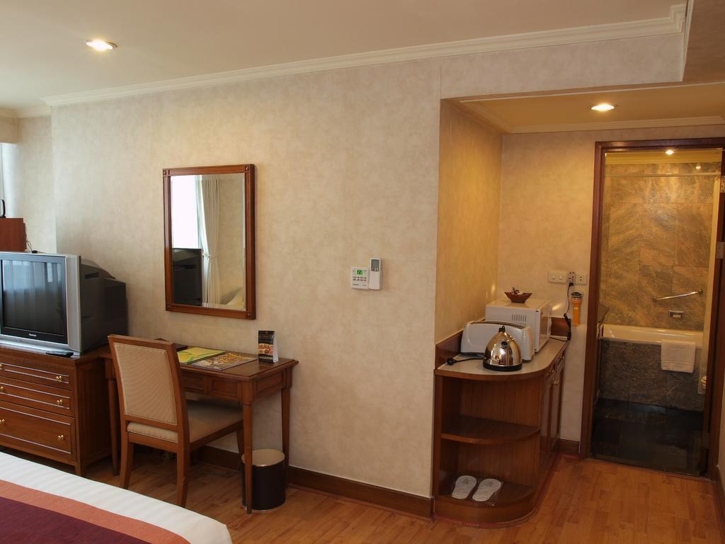 Rembrandt Suites Bangkok Bagian luar foto