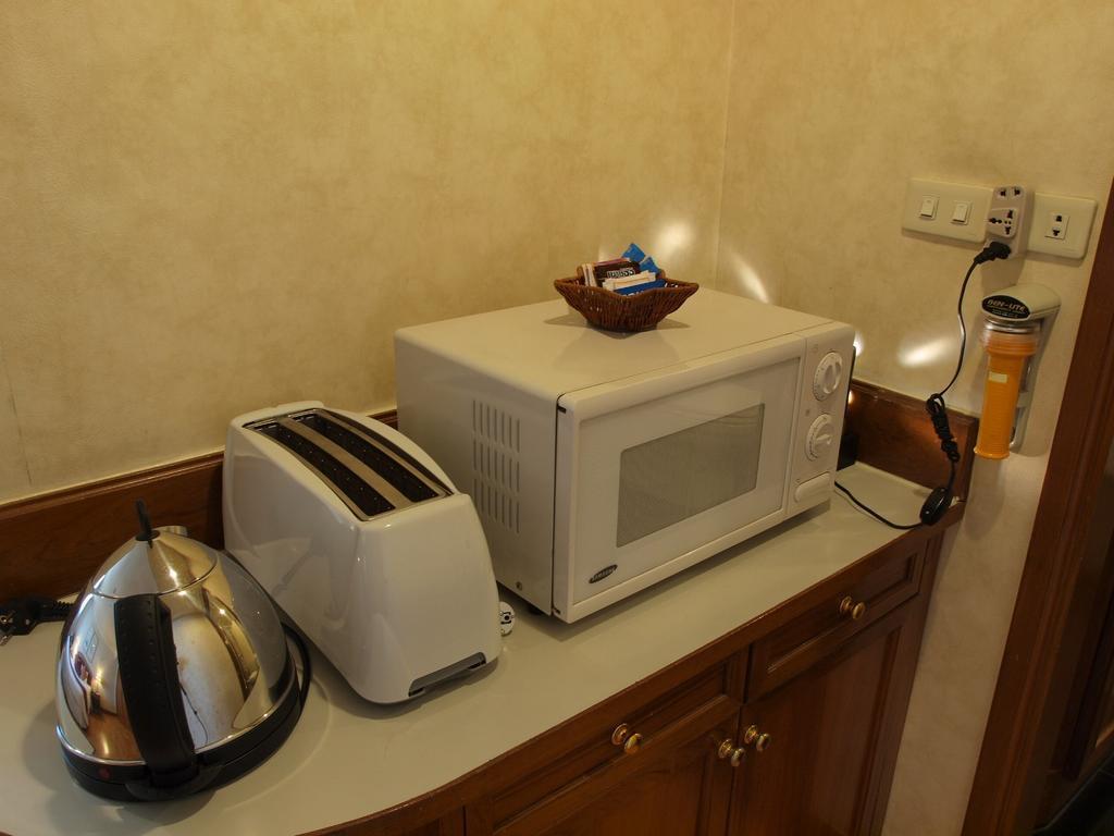 Rembrandt Suites Bangkok Bagian luar foto