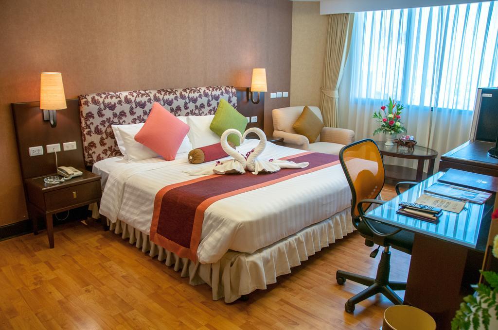 Rembrandt Suites Bangkok Bagian luar foto