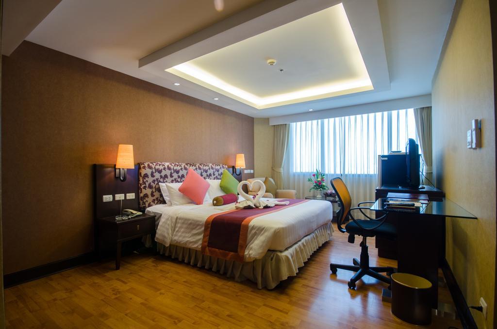 Rembrandt Suites Bangkok Bagian luar foto