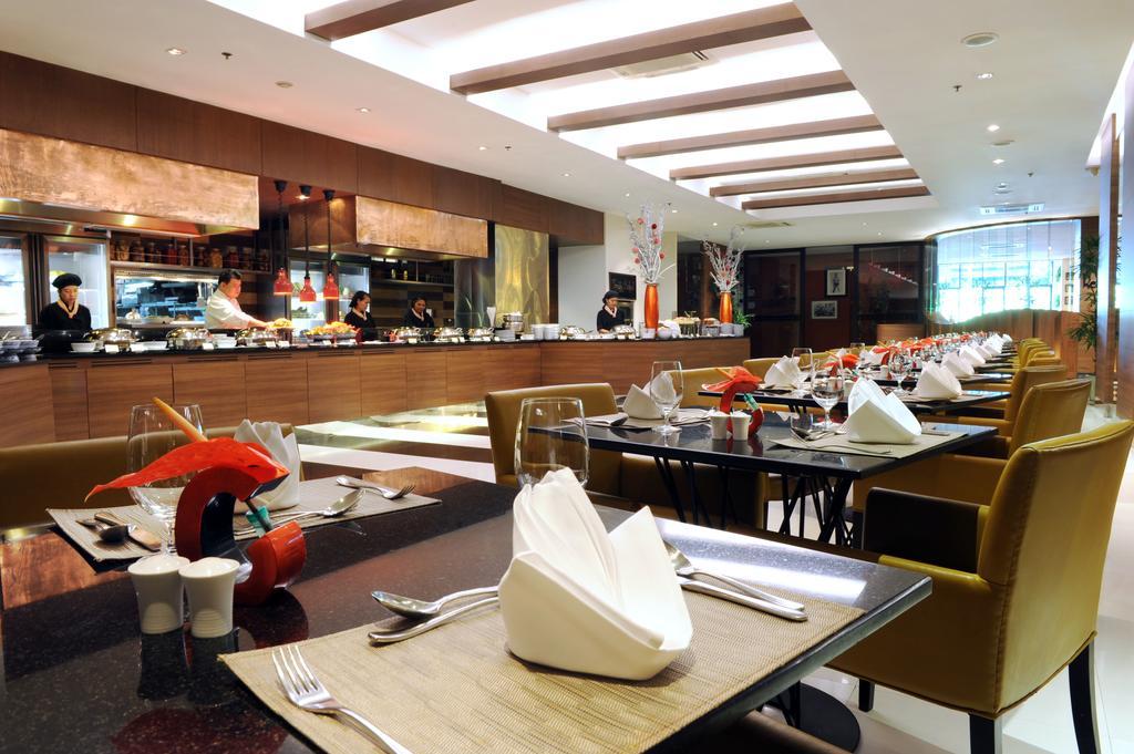 Rembrandt Suites Bangkok Bagian luar foto