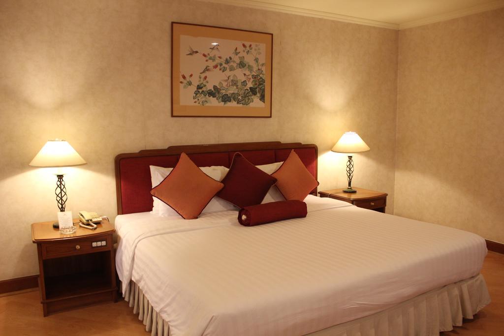 Rembrandt Suites Bangkok Bagian luar foto