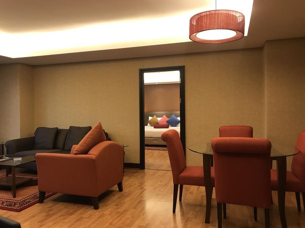 Rembrandt Suites Bangkok Bagian luar foto