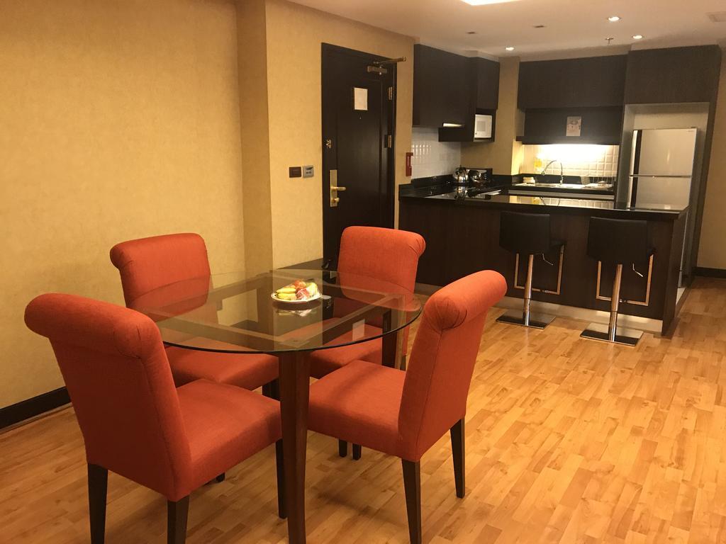 Rembrandt Suites Bangkok Bagian luar foto