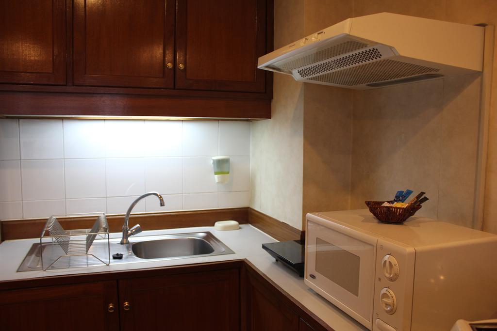 Rembrandt Suites Bangkok Bagian luar foto