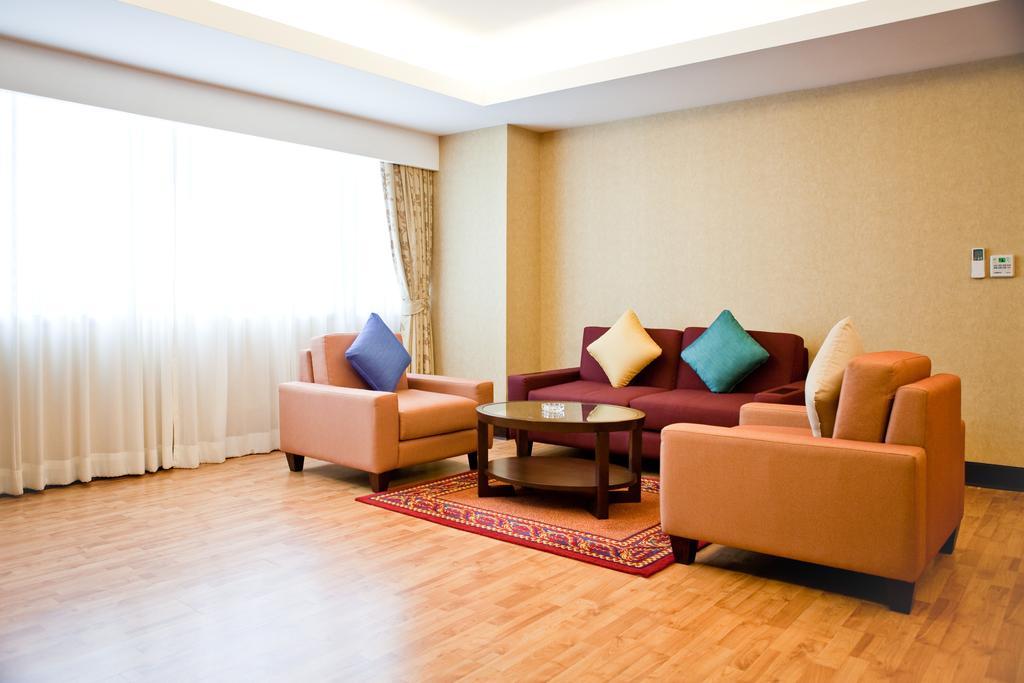 Rembrandt Suites Bangkok Bagian luar foto